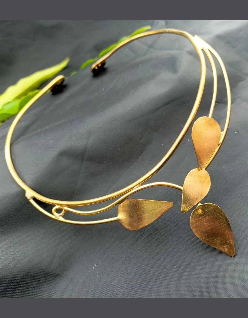 New Handcrafted Brass Leaf Vine Choker Set